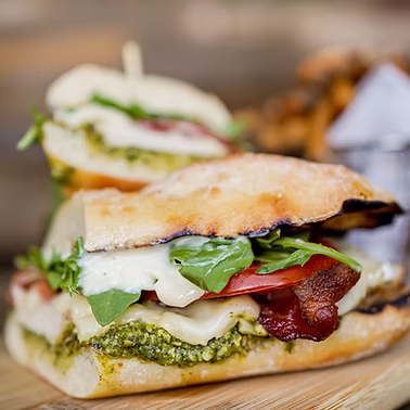 SANDWICH POULET BRIE PESTO
